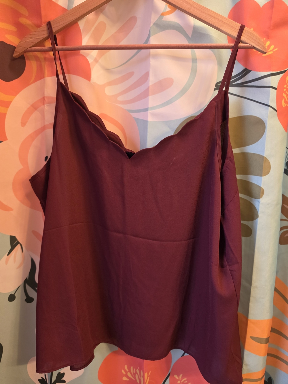 Express Women's Scallop V-Neck Camisole - Wine - Picture 3 of 3